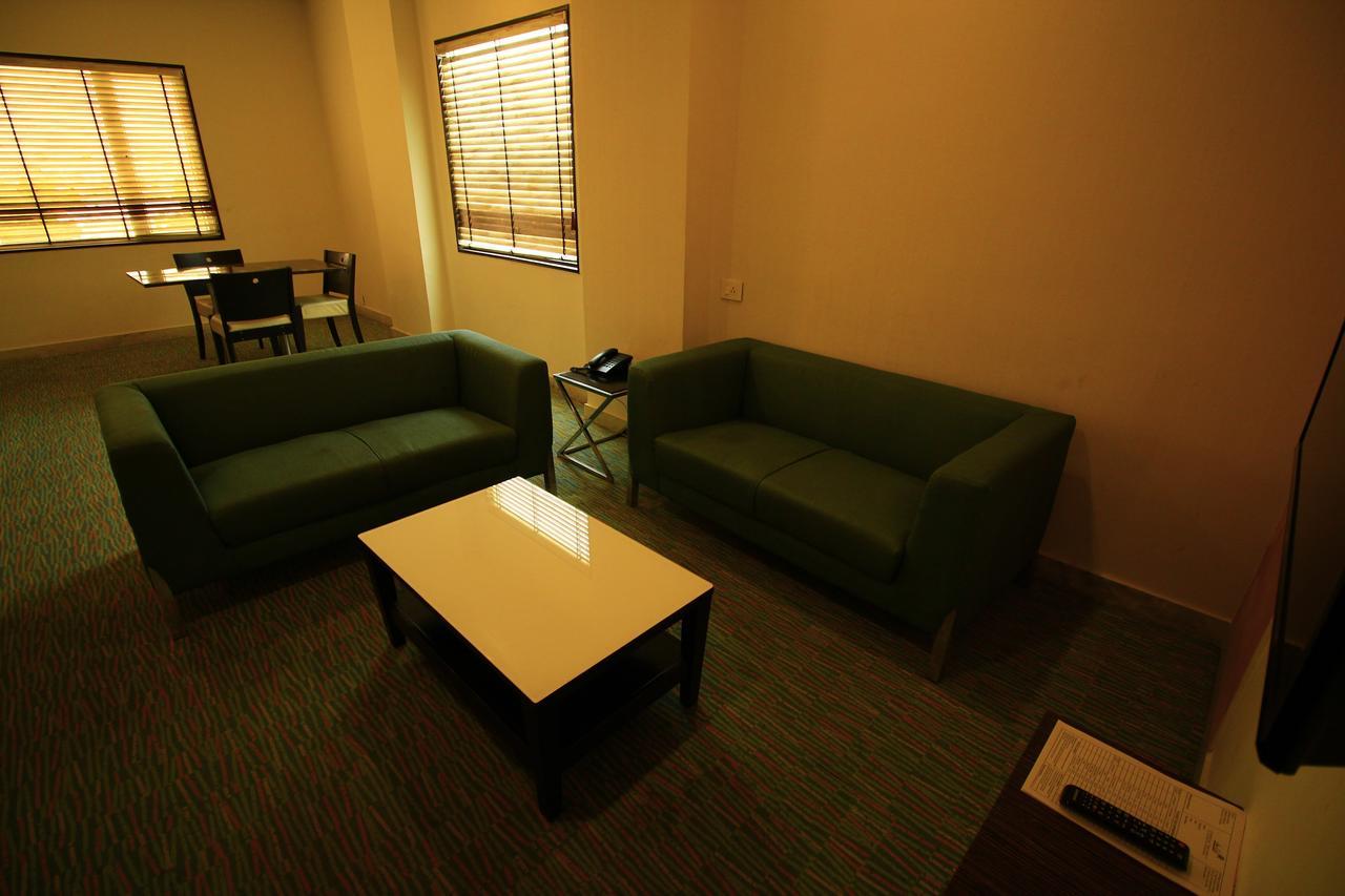 Siesta Star T. Nagar Hotel Ченай Екстериор снимка
