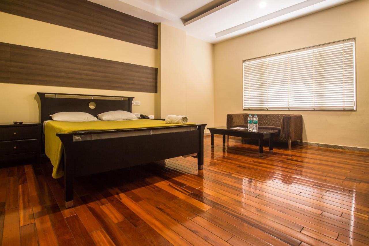 Siesta Star T. Nagar Hotel Ченай Екстериор снимка
