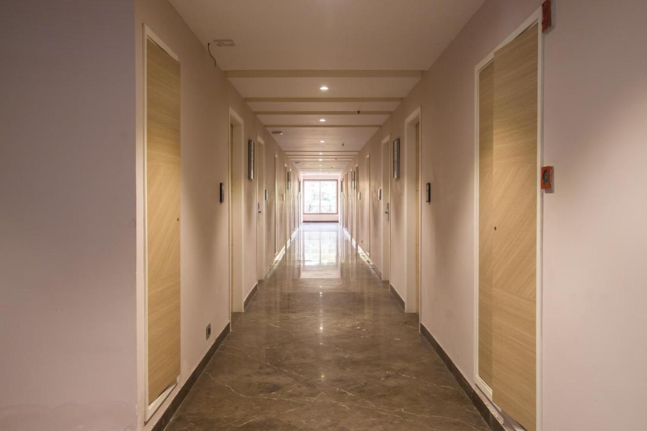 Siesta Star T. Nagar Hotel Ченай Екстериор снимка